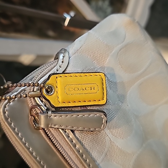 COACH  Wristlet - Picture 3 of 6